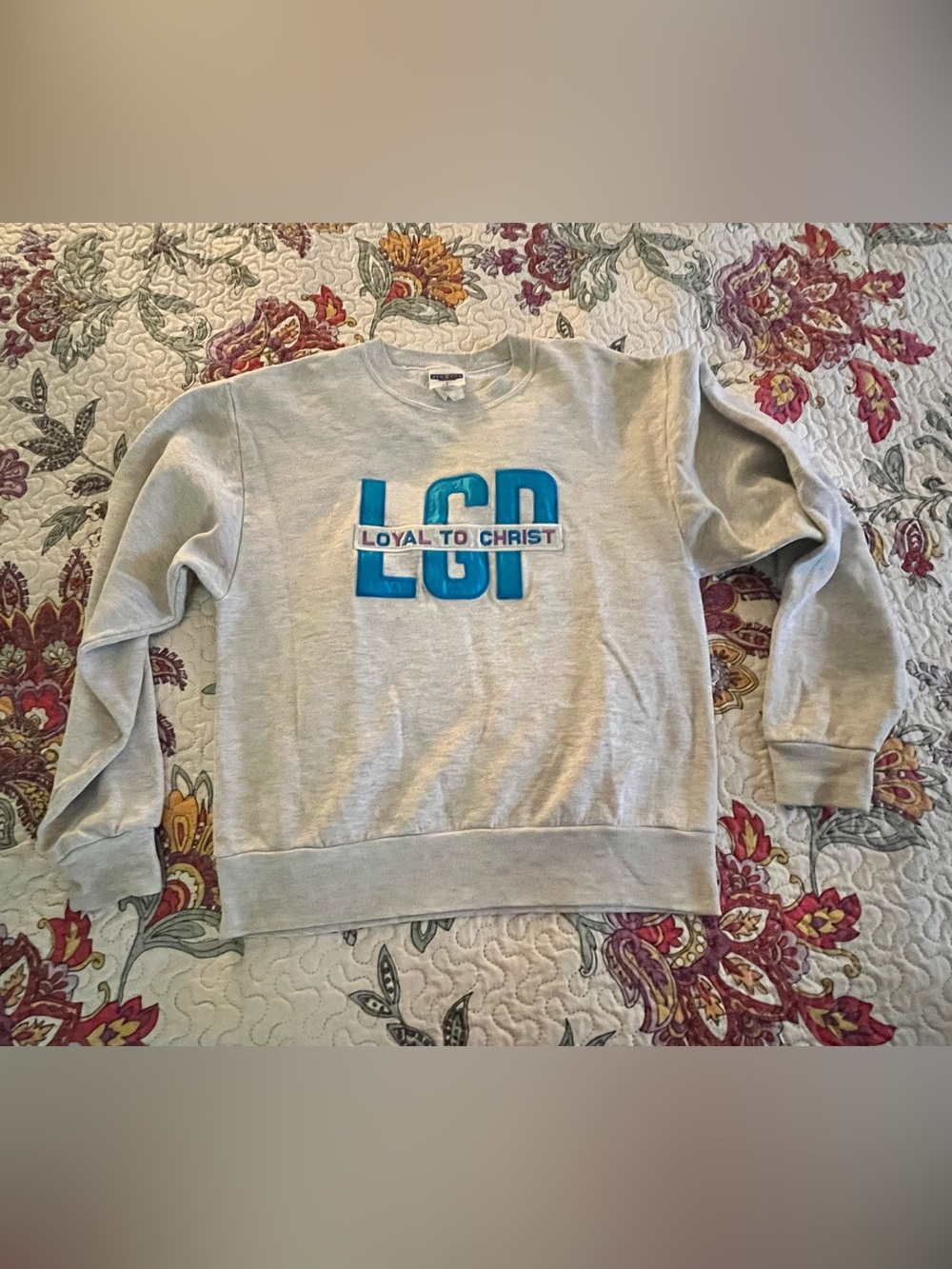 Vintage Y2K “Loyal To Christ” sweatshirt Crewneck Jerzees Small Light Gray Women